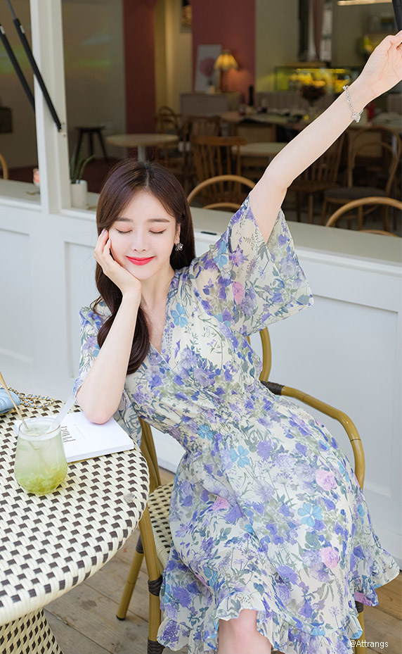 蓝色碎花V领淑女裙 蓝色碎花V领淑女裙